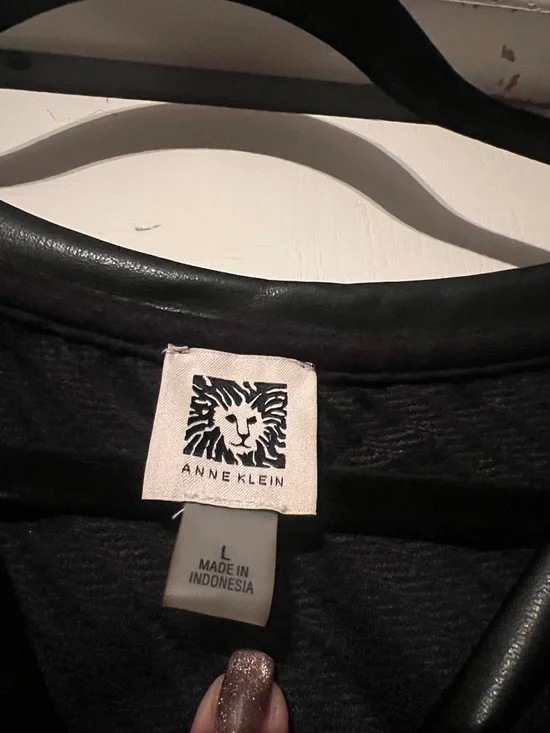 Anne Klein Black Textured Blouse Size Large Puff Sleeve Career Top Like New - Picture 7 of 7